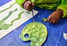 Kitakinder nähern sich künstlerisch der Natur