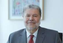 Pfälzer Löwe an Kurt Beck Bezirksverband Pfalz ehrt ehemaligen Ministerpräsidenten