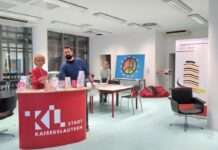 Demokratieladen im Aufbau