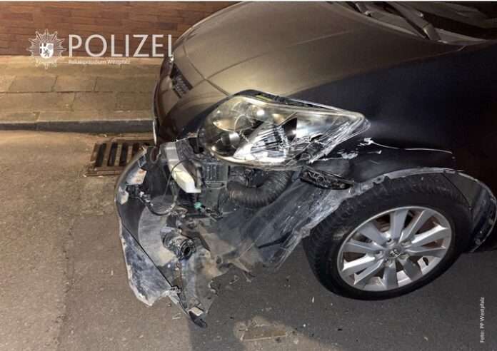 Beschädigtes Fahrzeug Foto: PP Westpfalz