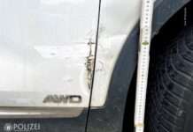BMW rammt Kia und flüchtet