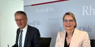 „Gute und gerechte Bildung endet nicht mit der Zeugnisausgabe“: Volkshochschulen und Bildungsministerium setzen erfolgreiches Unterstützungsprogramm „Lernen in den Ferien“ fort