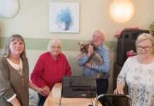 Ihre Lieder bringen Senioren in Schwung