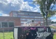 Fahrzeug der städtischen Jugendarbeit in neuem Gewand