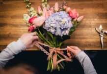 Blumengeschäfte in Kaiserslautern: Für den Kreativ- Job mit Rosen, Nelken, Lilien & Co. gibt es mehr Geld