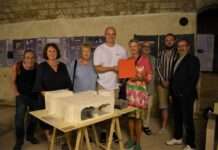 Oberbürgermeisterin übergibt Bewilligungsbescheid an Sukura e.V.