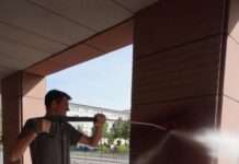 Pfalztheater: Graffitis entfernt – Stadtbildpflege berät