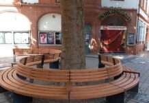 Neue S-förmige Sitzbank vor dem UNION-Studio