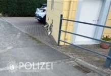 Fahrer fährt gegen Hauswand und haut ab – Zeugen gesucht!