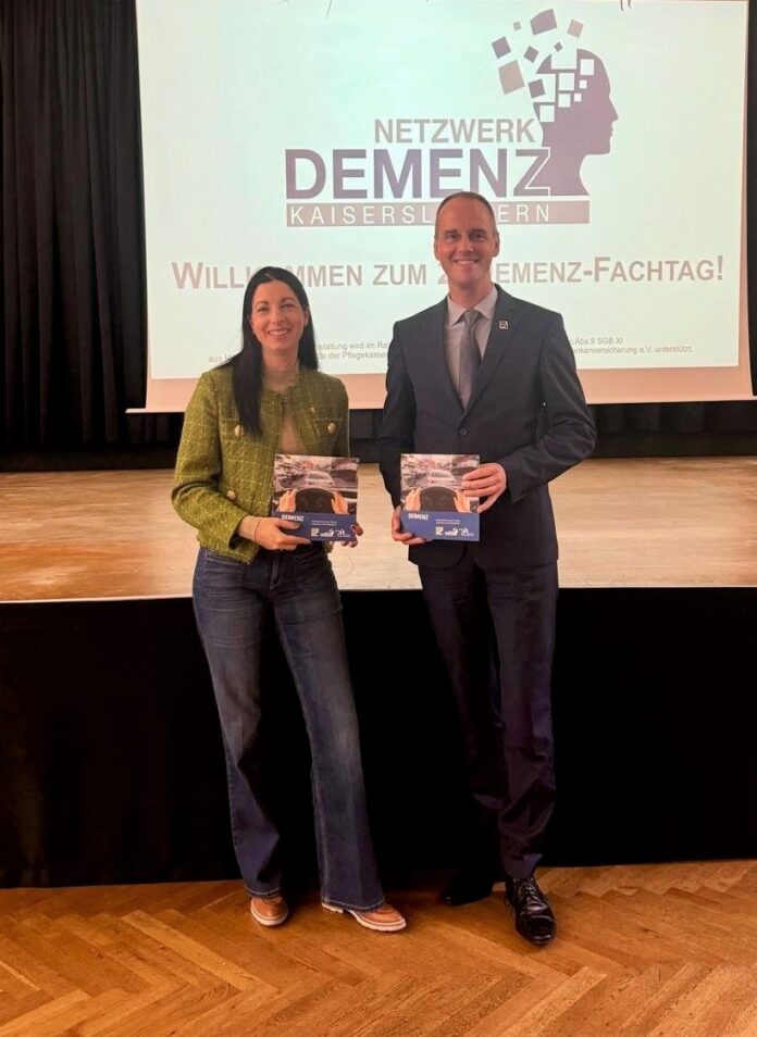 241112_Übergabe Infobroschüre_Demenz und Autofahren