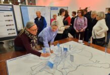 Knapp 200 Personen planten gemeinsam die Zukunft der Stadt