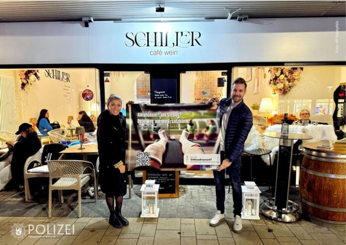 pol-ppwp-schl-sselmoment-plakate-sollen-aufmerksam-machen