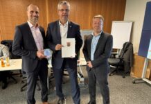 Wissenschaftsminister Clemens Hoch überreicht Fördergelder für zukunftsweisendes Algenbiotechnologie-Projekt