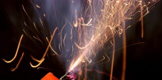 Alles nur Spaß – oder? ZOLL warnt vor Gefahren bei Silvesterfeuerwerk