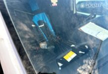 Wer hat die Windschutzscheibe beschädigt? – Zeugen gesucht!