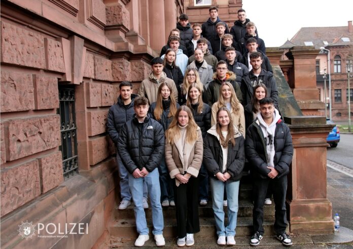 Neue Bachelorstudenten des Polizeipräsidium Westpfalz