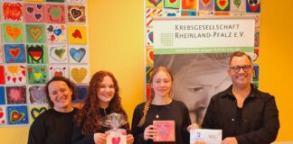 Hohenstaufen-Gymnasium: Spendenübergabe an „Mama/Papa hat Krebs“