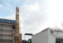 Baukran auf Schulgelände umgestürzt