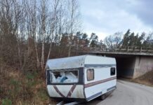 Illegale Entsorgung eines Wohnanhängers im Bereich Schmalzwoog