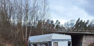 Illegale Entsorgung eines Wohnanhängers im Bereich Schmalzwoog