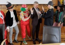 Landrat geht es an den Kragen