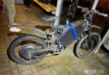 Flucht mit selbstgebautem hochmotorisiertem Fahrrad