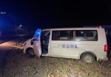 VW Transporter mit „frischen“ Unfallschäden