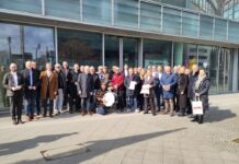 Stimmungs-Musik und Finanz-Debatten vor Parteizentralen in Berlin