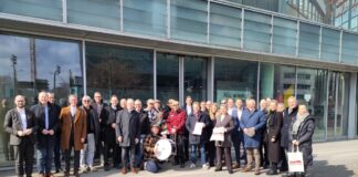 Stimmungs-Musik und Finanz-Debatten vor Parteizentralen in Berlin