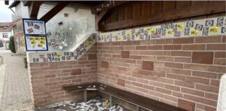 Bushaltestelle verklebt – Zeugen gesucht!