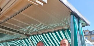 Bürgermeister Schulz begrüßt neue Marktbeschicker