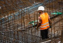 Dickere Lohntüten auf dem Bau – Bauarbeiter in Kaiserslautern sollen Lohn-Check machen