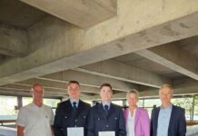 Junge Feuerwehrleute erhielten ihre Urkunden