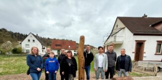 Brunnensaison 2025 startet am Holzbrunnen in Hohenecken