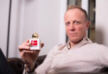 Die Düfte des Fußballs – wie Christian Gittelmann den deutschen Fußball in seinen Parfums interpretiert