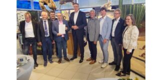 Ministerpräsident Alexander Schweitzer überreicht Förderbescheid für interkommunale Tourismus-GmbH