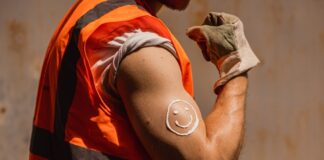 „Sommer-Faustregel“: Alle 15 Minuten ein Glas Wasser – Alle 2 Stunden eincremen