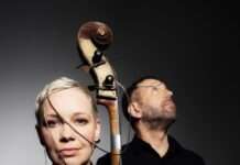 Candle Light: „frau contra bass“