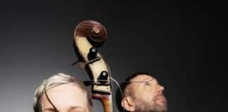 Candle Light: „frau contra bass“