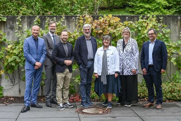 image004.jpg@01DC2C80