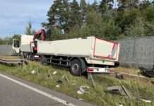 Unfall nach Reifenschaden sorgt für Verkehrsbehinderungen