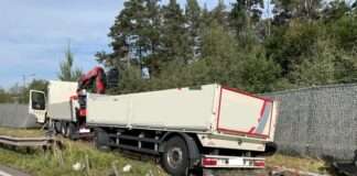 Unfall nach Reifenschaden sorgt für Verkehrsbehinderungen