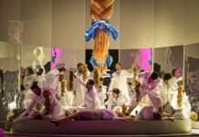 Eine Liebe zwischen Wahn und Wirklichkeit, bildmächtig und voll schillernder Klangfarben