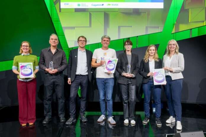 SCCON_Berlin_2512002_Bühne_Finalteilnehmer_Ver waltungsanwendungen_Foto_Christian_Kruppa