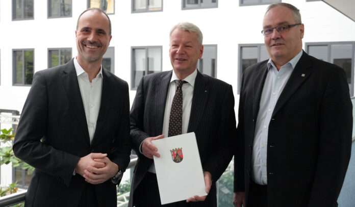 1890_pm_2025_11_07_minister-hoch