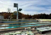 Wasser marsch im Warmfreibad – Edelstahlauskleidung im Springerbecken fertiggestellt