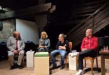 „Armut und Demokratie“ waren Themen in der Scheune