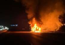 Brennender Transporter