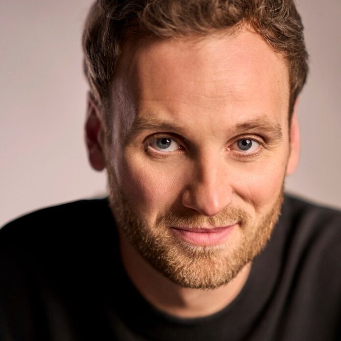 Dr. Leon Windscheid_EINFACH SEIN_(02)_quadrat_(c) Jonathan Welzel