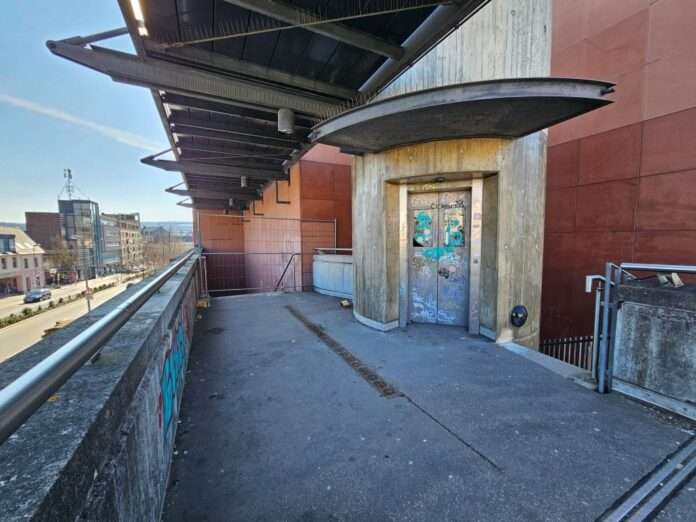 Treppe_Pfalztheater_260304